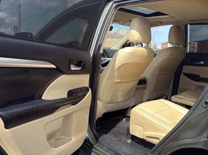 Toyota Highlander XLE AWD V6 2019