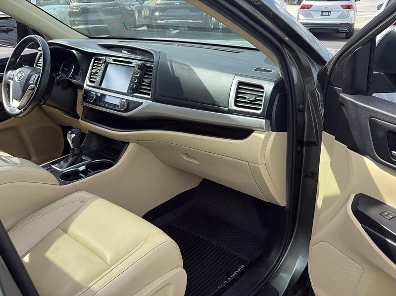Toyota Highlander XLE AWD V6 2019