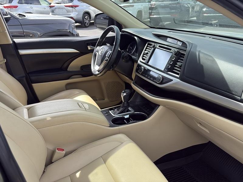 Toyota Highlander XLE AWD V6 2019