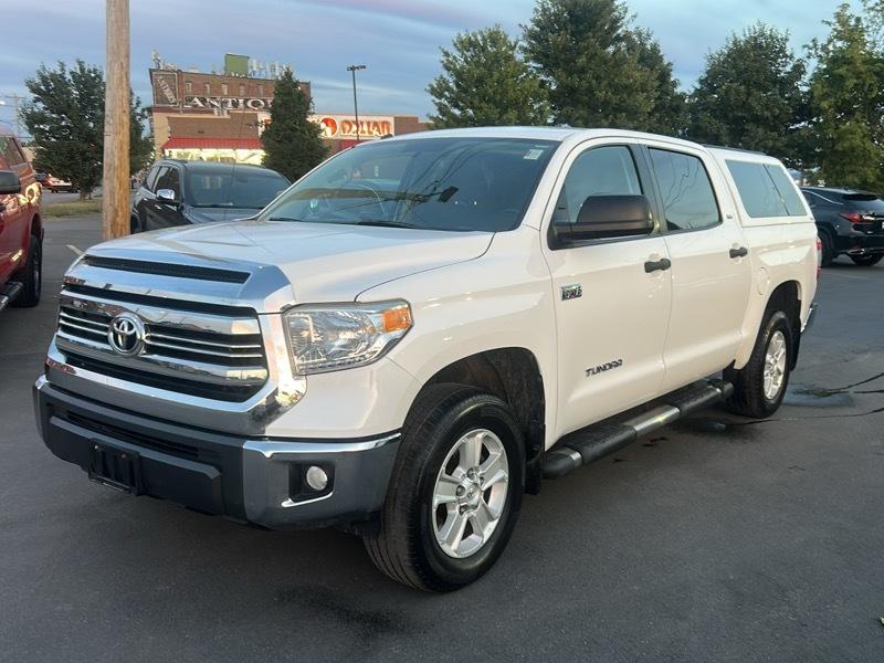 Toyota Tundra SR5 5.7L V8 CrewMax 4WD 2017