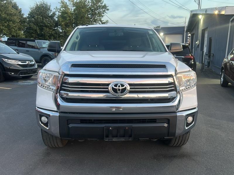 Toyota Tundra SR5 5.7L V8 CrewMax 4WD 2017