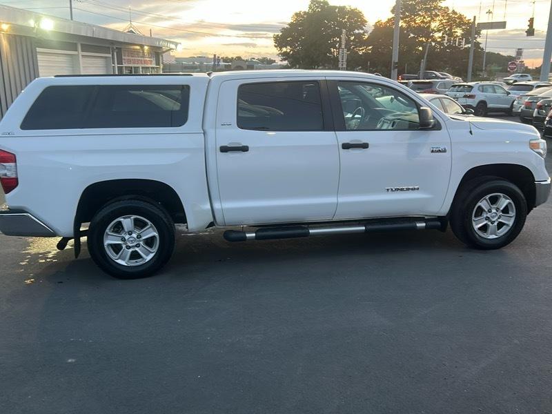Toyota Tundra SR5 5.7L V8 CrewMax 4WD 2017