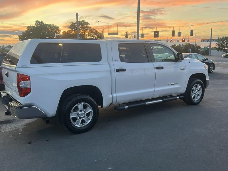 Toyota Tundra SR5 5.7L V8 CrewMax 4WD 2017