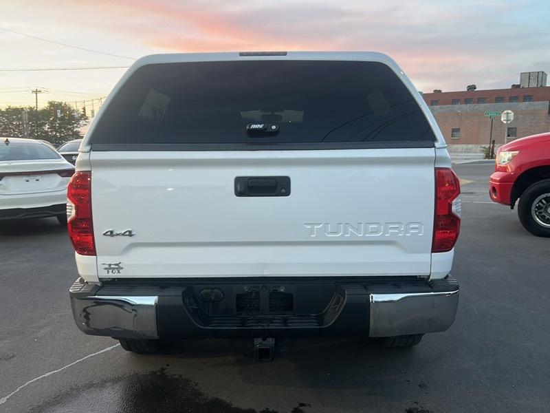 Toyota Tundra SR5 5.7L V8 CrewMax 4WD 2017