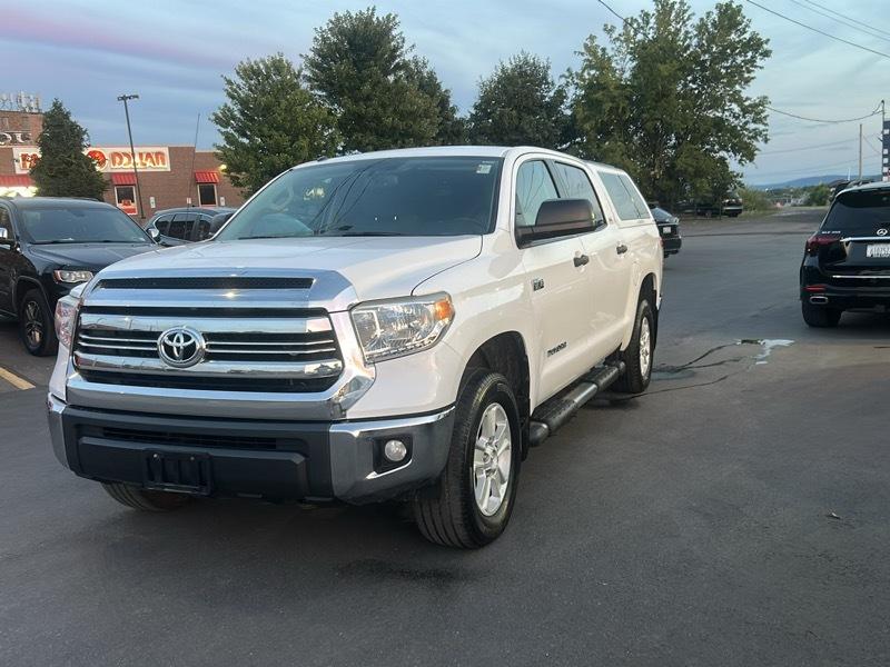 Toyota Tundra SR5 5.7L V8 CrewMax 4WD 2017