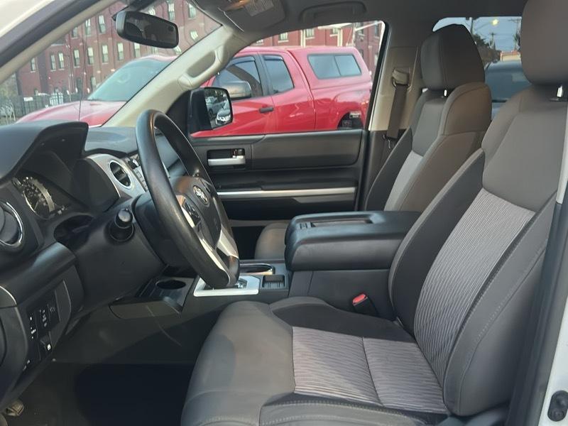 Toyota Tundra SR5 5.7L V8 CrewMax 4WD 2017