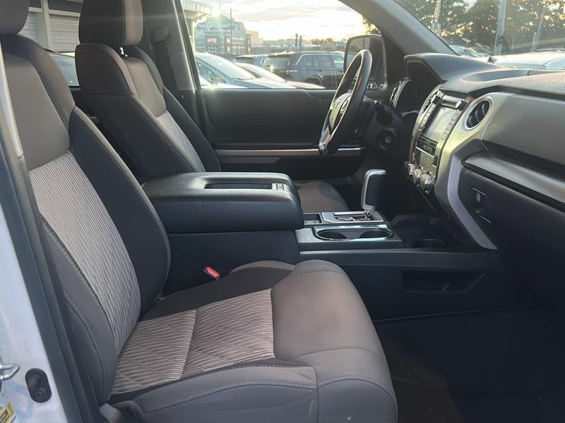 Toyota Tundra SR5 5.7L V8 CrewMax 4WD 2017