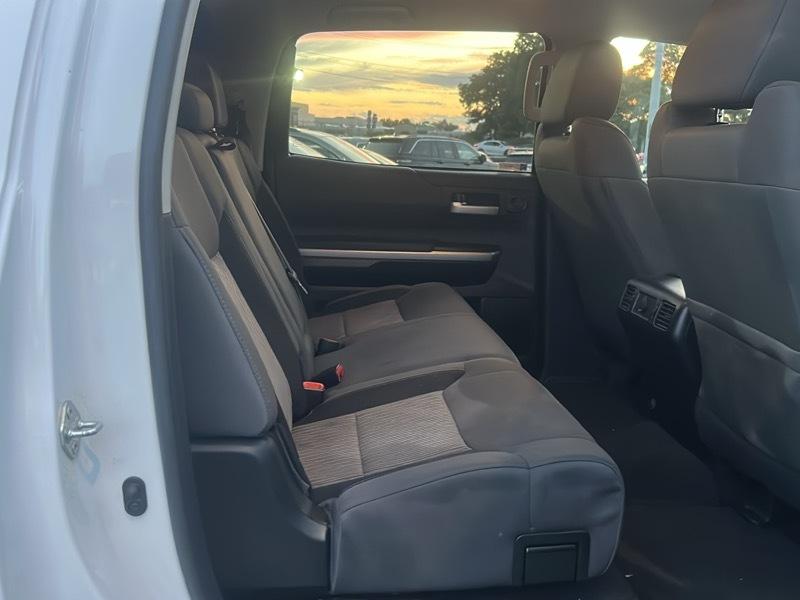 Toyota Tundra SR5 5.7L V8 CrewMax 4WD 2017