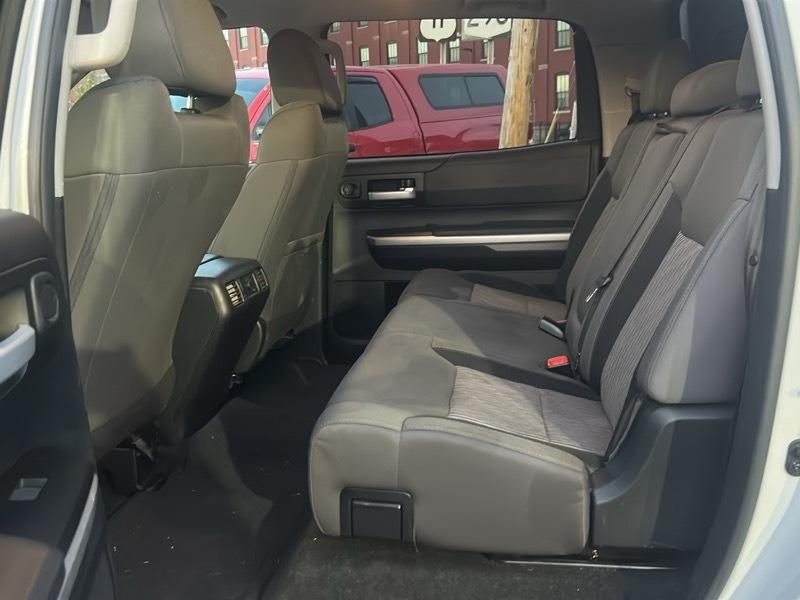 Toyota Tundra SR5 5.7L V8 CrewMax 4WD 2017