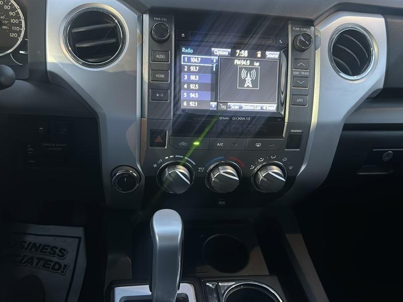Toyota Tundra SR5 5.7L V8 CrewMax 4WD 2017