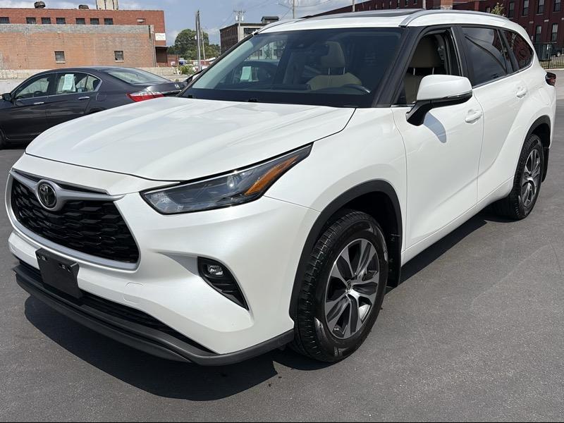 Toyota Highlander XLE 4WD 2023