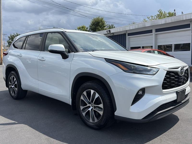 Toyota Highlander XLE 4WD 2023