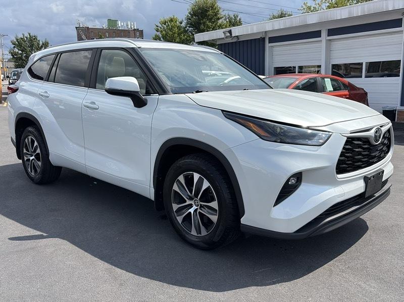Toyota Highlander XLE 4WD 2023