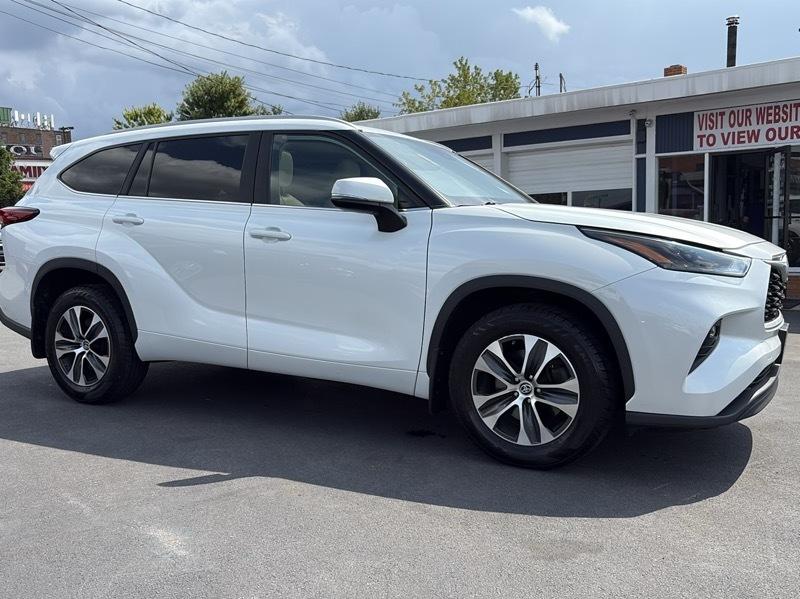Toyota Highlander XLE 4WD 2023