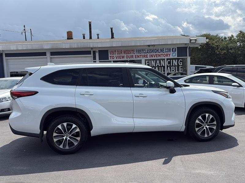 Toyota Highlander XLE 4WD 2023