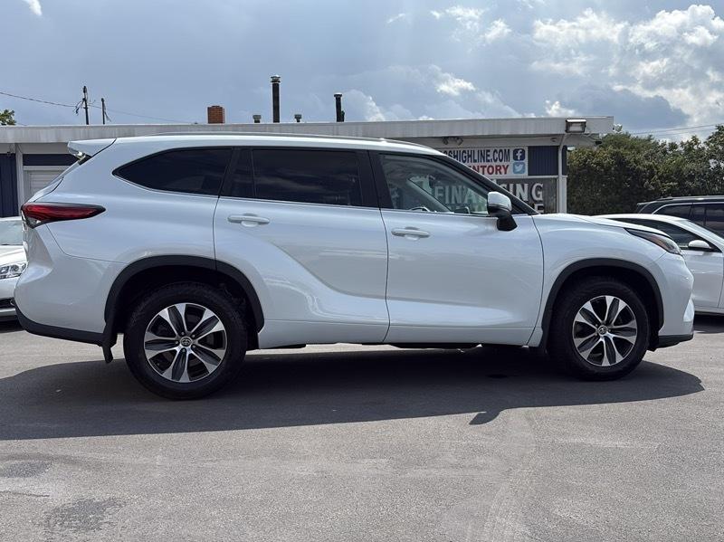Toyota Highlander XLE 4WD 2023