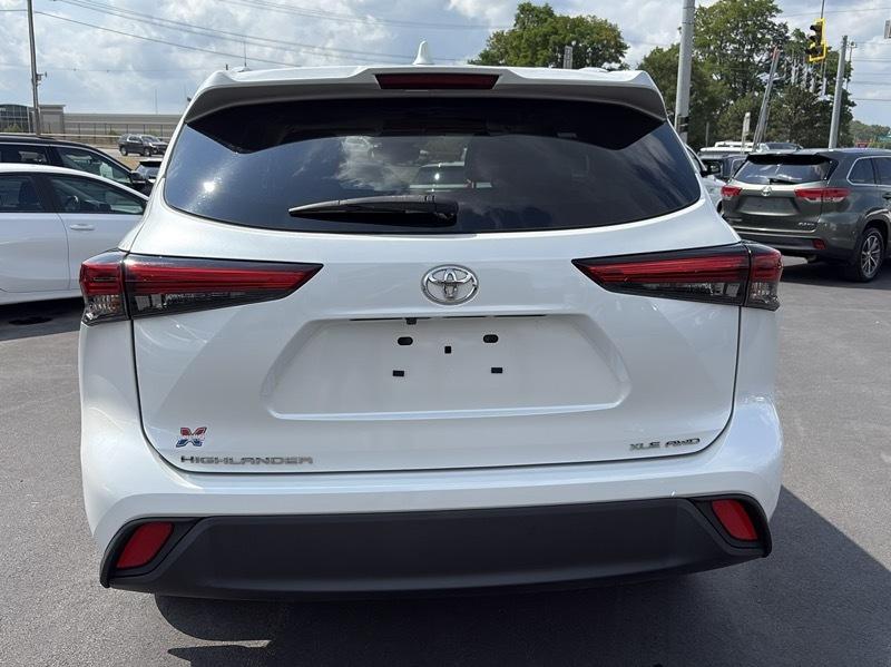 Toyota Highlander XLE 4WD 2023