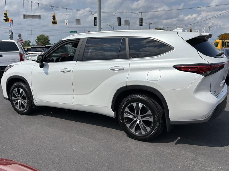 Toyota Highlander XLE 4WD 2023