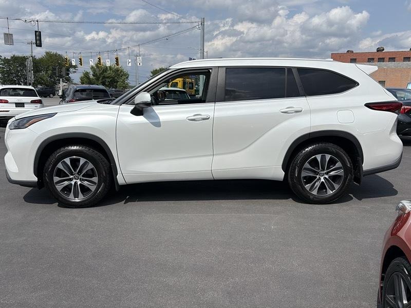 Toyota Highlander XLE 4WD 2023