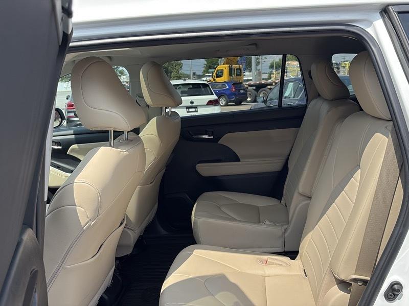 Toyota Highlander XLE 4WD 2023