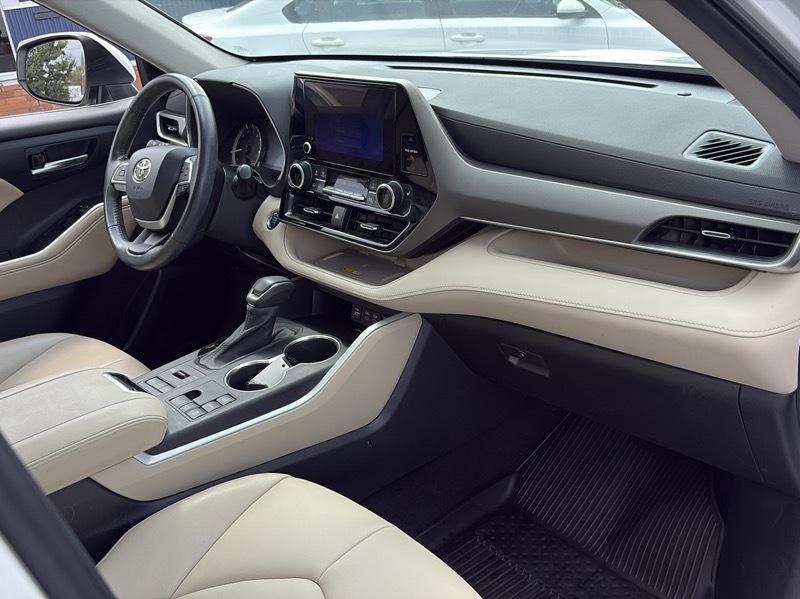 Toyota Highlander XLE 4WD 2023