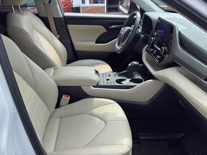 Toyota Highlander XLE 4WD 2023