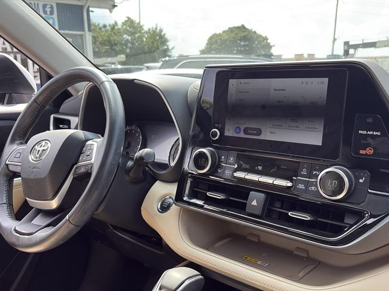 Toyota Highlander XLE 4WD 2023