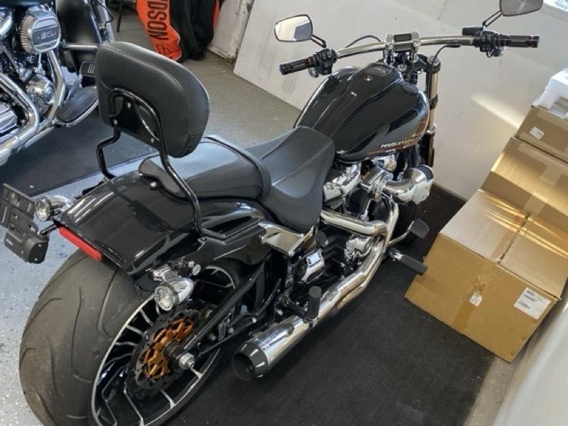 Harley-Davidson FXBR  2023