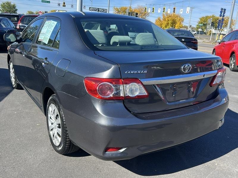 Toyota Corolla 4dr Sdn Auto LE (Natl) 2013
