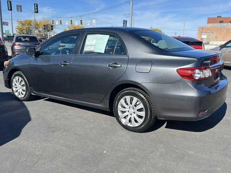 Toyota Corolla 4dr Sdn Auto LE (Natl) 2013