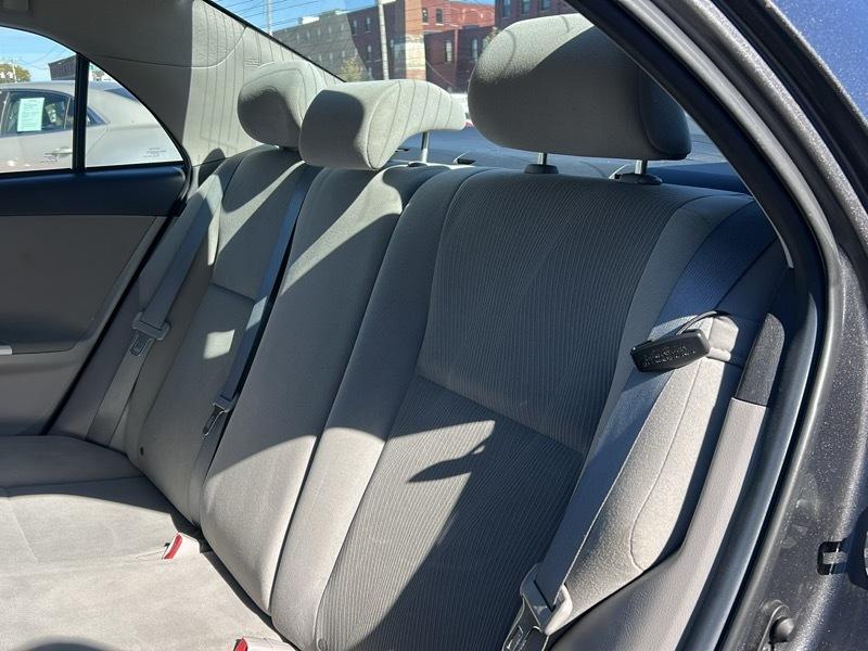 Toyota Corolla 4dr Sdn Auto LE (Natl) 2013