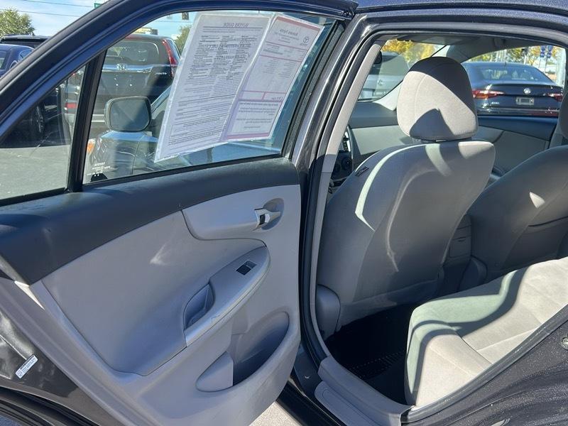 Toyota Corolla 4dr Sdn Auto LE (Natl) 2013