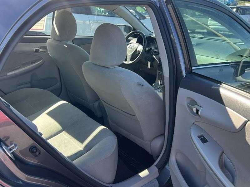 Toyota Corolla 4dr Sdn Auto LE (Natl) 2013