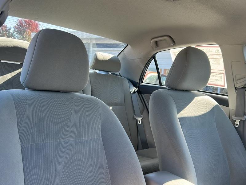 Toyota Corolla 4dr Sdn Auto LE (Natl) 2013