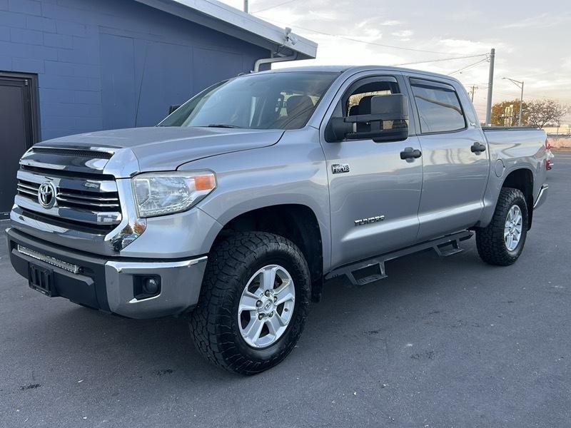 Toyota Tundra SR5 5.7L V8 CrewMax 4WD 2016