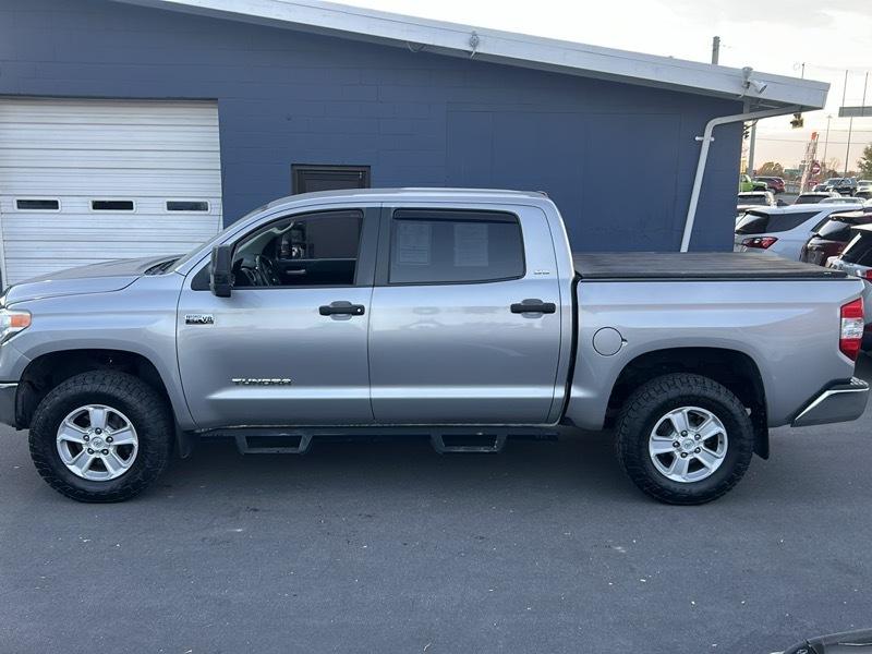 Toyota Tundra SR5 5.7L V8 CrewMax 4WD 2016