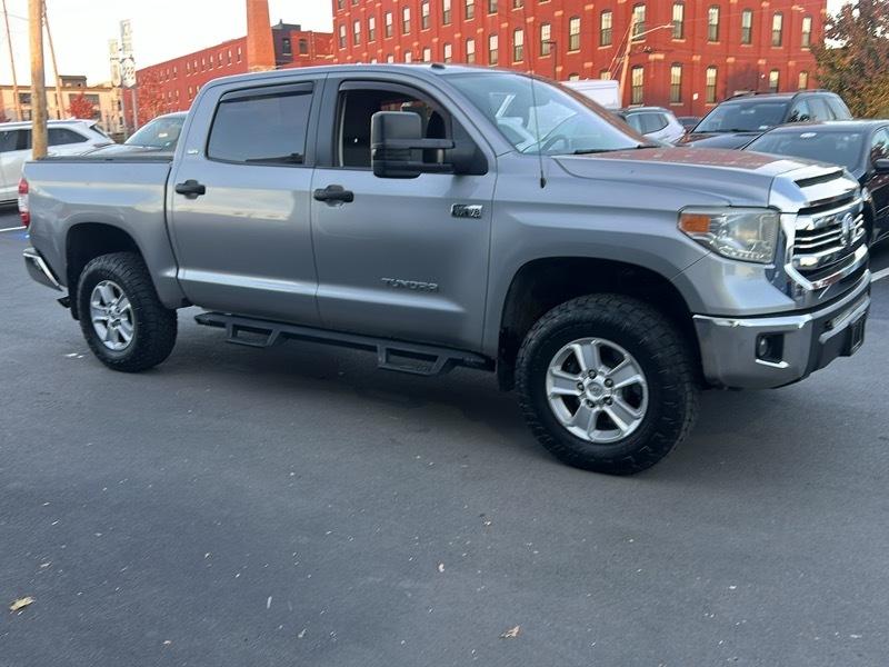 Toyota Tundra SR5 5.7L V8 CrewMax 4WD 2016