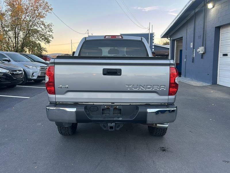Toyota Tundra SR5 5.7L V8 CrewMax 4WD 2016