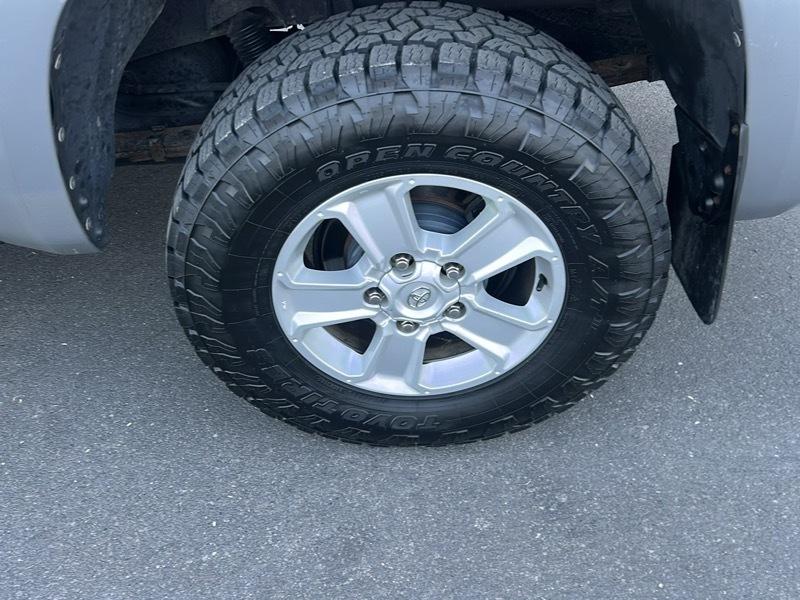 Toyota Tundra SR5 5.7L V8 CrewMax 4WD 2016