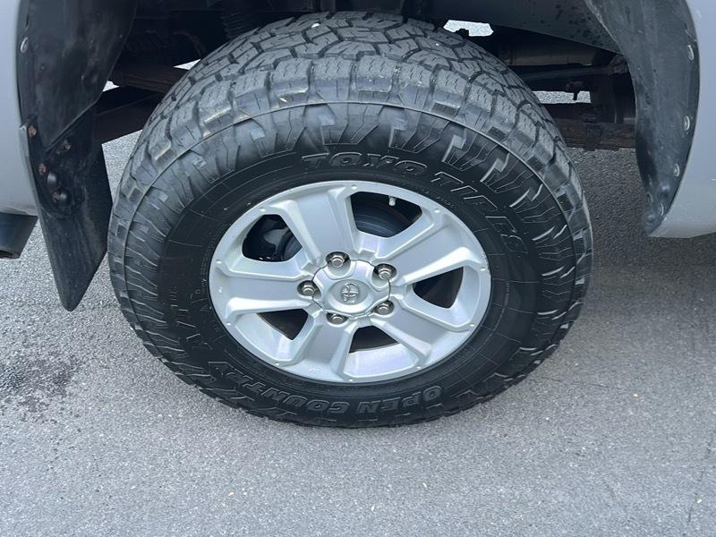 Toyota Tundra SR5 5.7L V8 CrewMax 4WD 2016