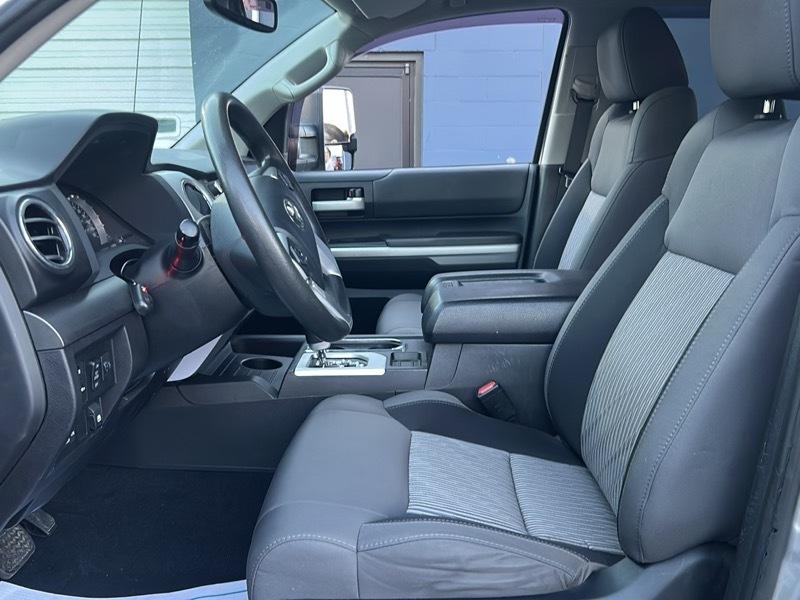 Toyota Tundra SR5 5.7L V8 CrewMax 4WD 2016