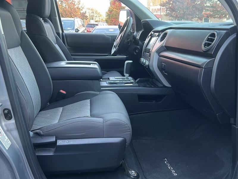 Toyota Tundra SR5 5.7L V8 CrewMax 4WD 2016