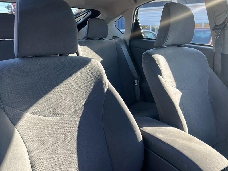 Toyota Prius Base 4D Hatchback 2010