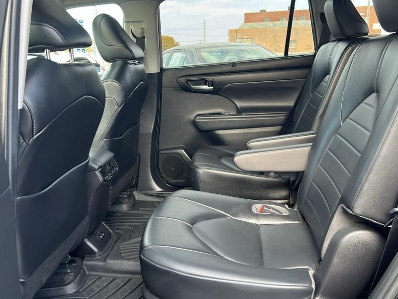 Toyota Highlander XLE AWD V6 2022