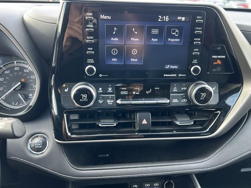 Toyota Highlander XLE AWD V6 2022