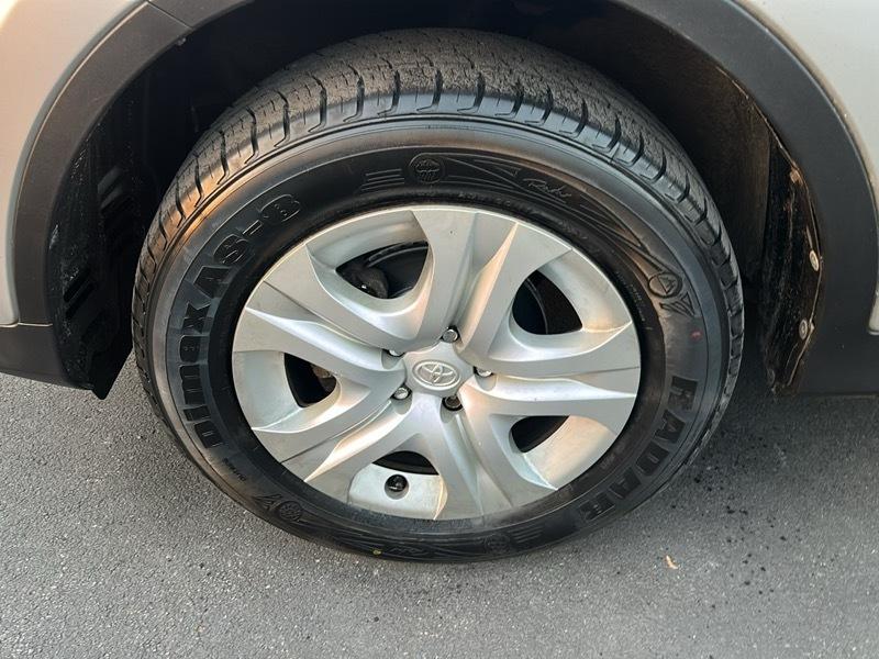 Toyota RAV4 LE AWD 2014