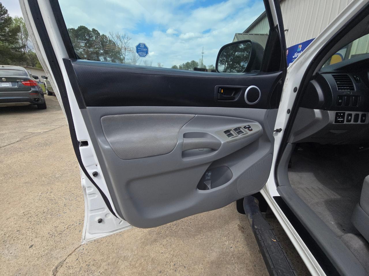 Toyota Tacoma PreRunner Double Cab V6 2WD 2009