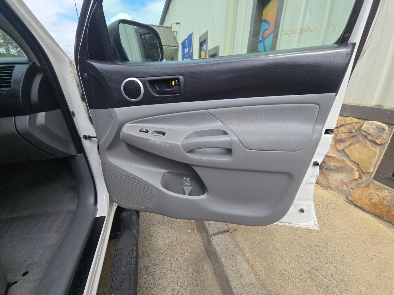 Toyota Tacoma PreRunner Double Cab V6 2WD 2009