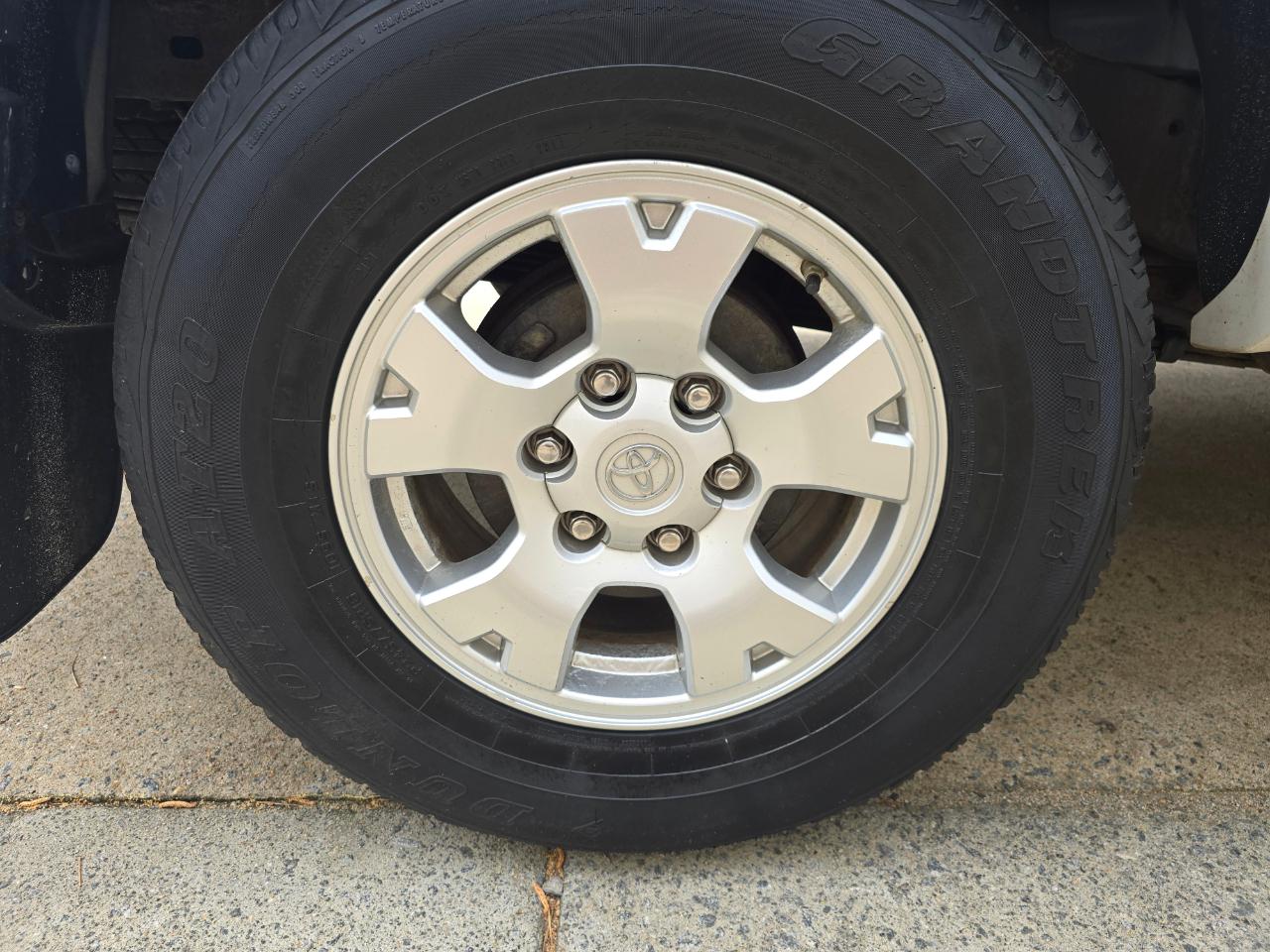 Toyota Tacoma PreRunner Double Cab V6 2WD 2009