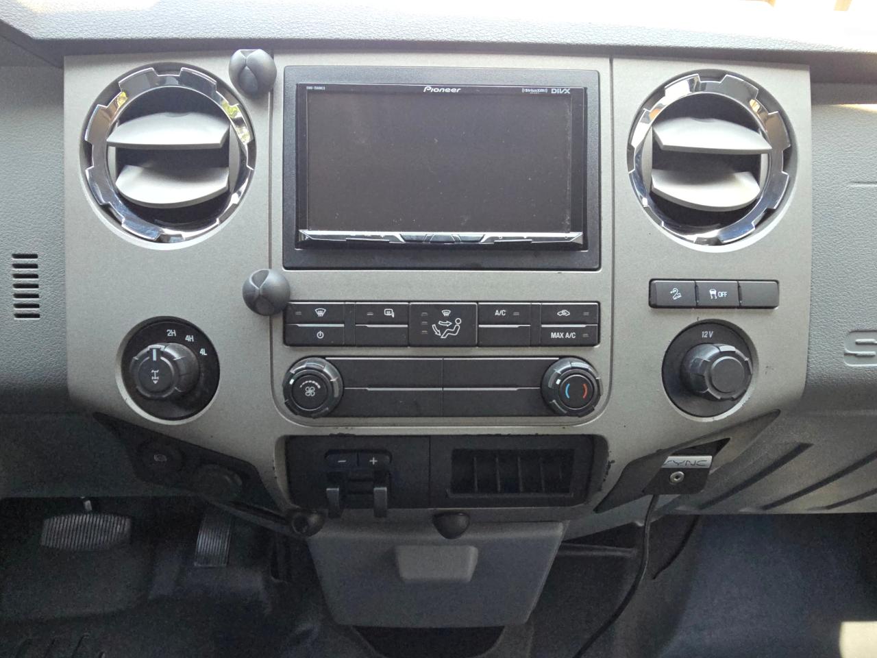 Ford F-250 SD XLT Crew Cab Long Bed 4WD 2016